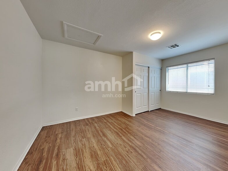 Building Photo - 4932 Cascade Pools Ave