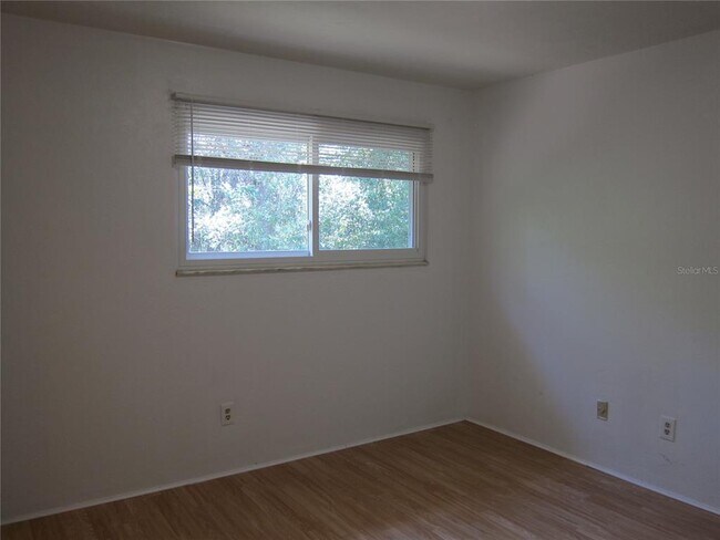 Building Photo - 6417 SW 9th Ave