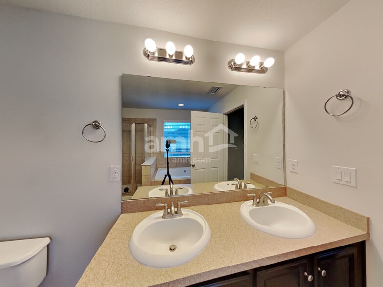 Building Photo - 2806 Maple Brook Loop