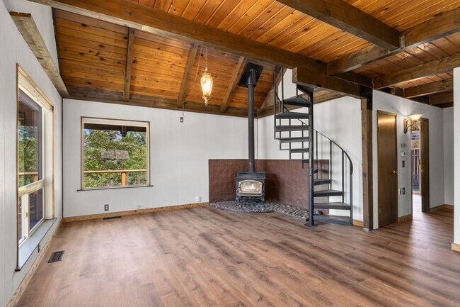 Building Photo - 250 Morrison Canyon Ln