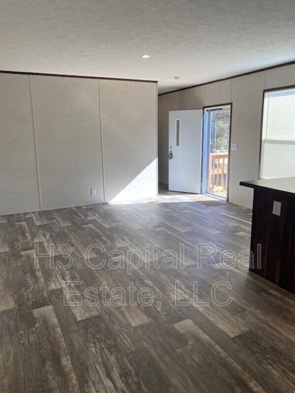 Building Photo - 524 Chickadee St