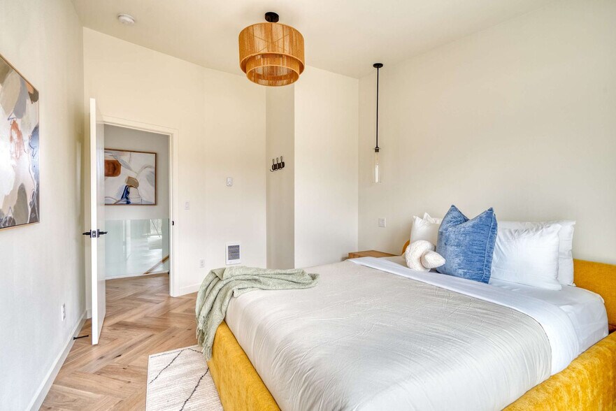 Building Photo - 5016 NE 26th Ave