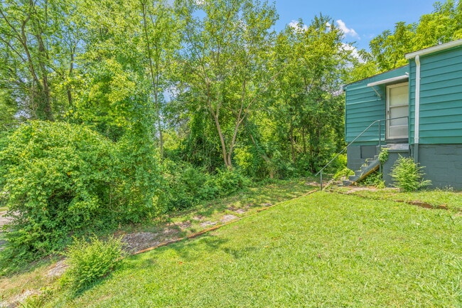 Building Photo - 4100 Garnet Dr