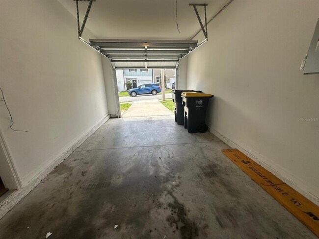 Building Photo - 118 Mandovi St