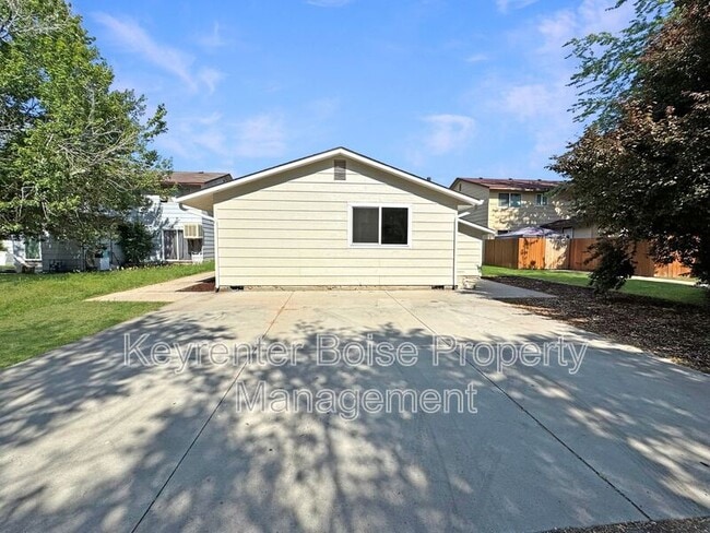 Building Photo - 1243 S Security Ln