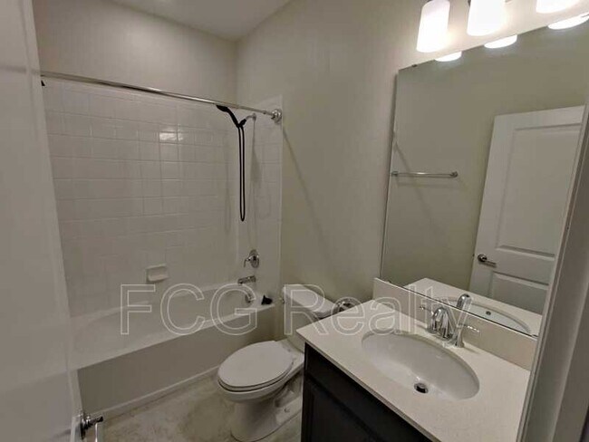 Building Photo - 1242 Sandwedge St