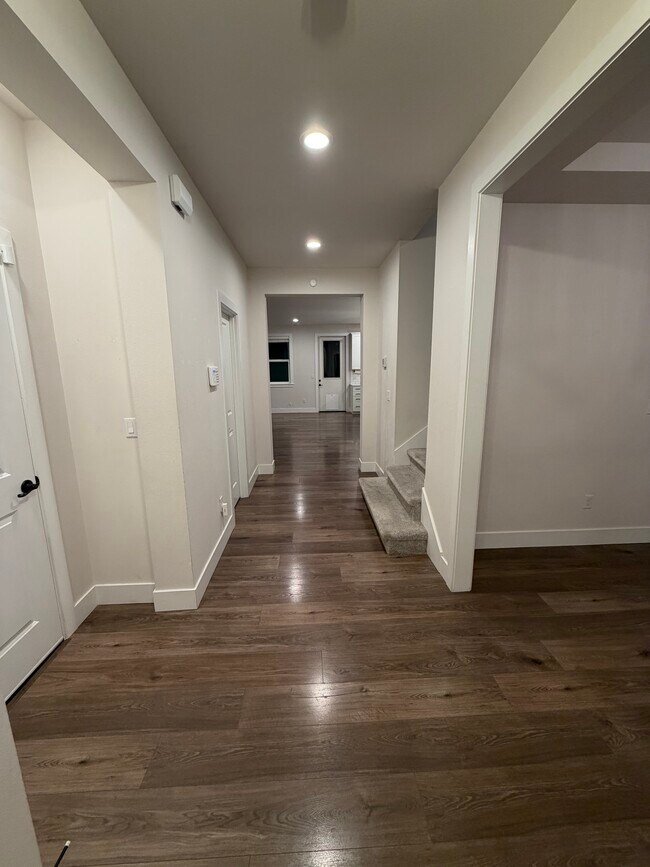 Building Photo - 14717 73rd St E