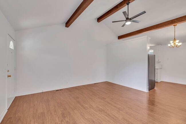 Building Photo - 108 Chiroc Rd