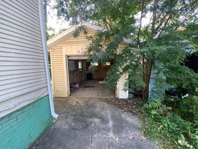 Building Photo - 226 S Virginia Ave