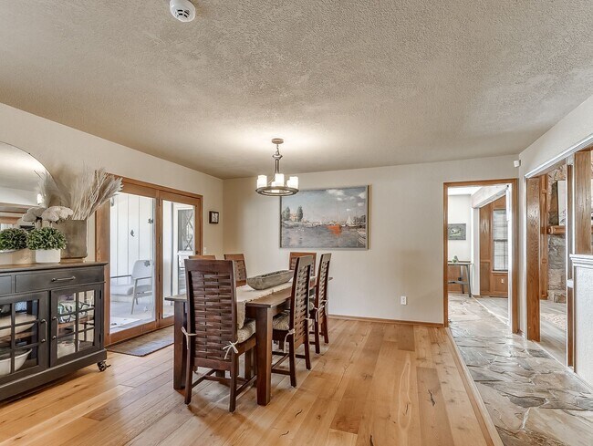 Building Photo - Fully Furnished Short Term Rental