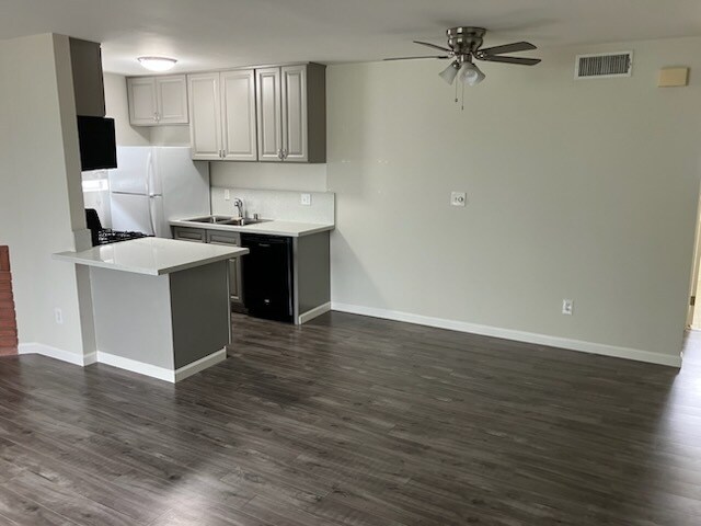 Building Photo - 303 E Providencia Ave