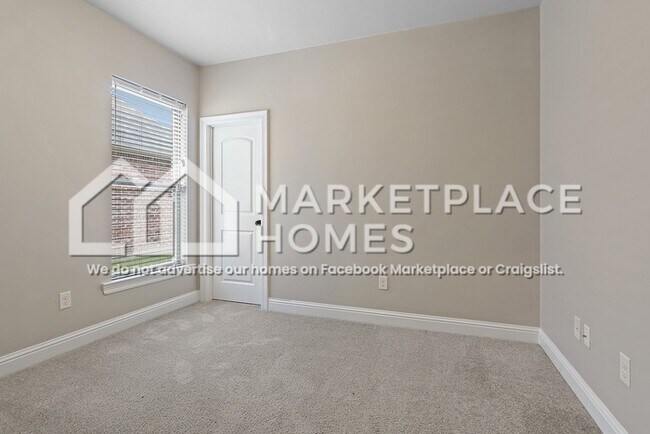 Building Photo - 462 Lake Breeze Dr