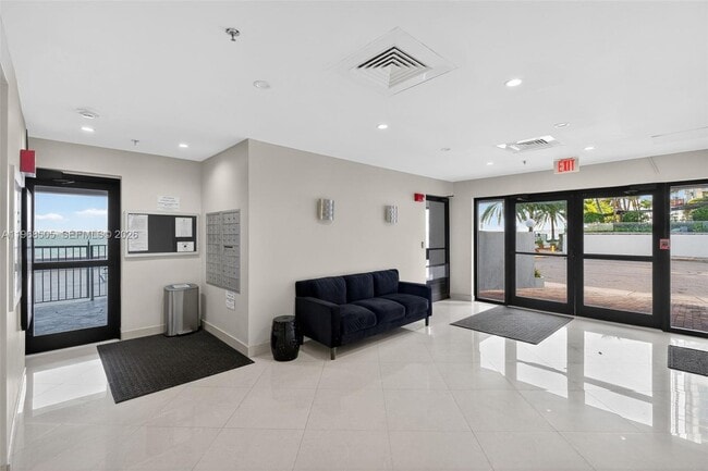 Building Photo - 555 NE 30th St