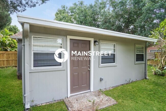 Building Photo - 3 Bedroom Pet-Friendly Home in VERO BEACH, FL with Main Street Renewal