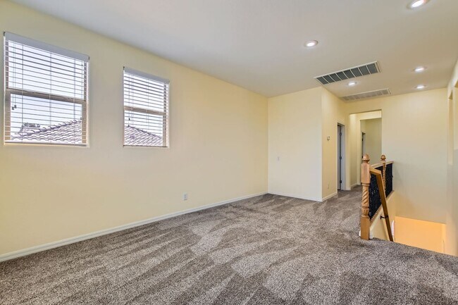 Building Photo - Beautiful 3 bedroom in Tuscany  community