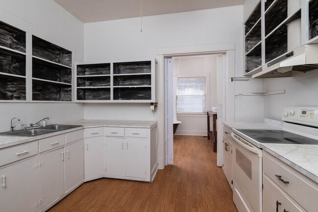 Building Photo - 108 Blount St