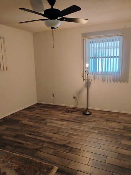 Back bd rm w walkin closet - 2831 Swifton Dr