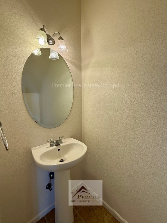 Building Photo - 7920 Sandy Springs Point