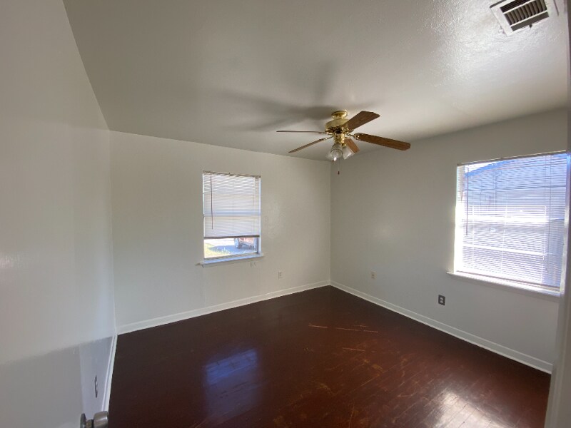 Building Photo - 533 S 56th St