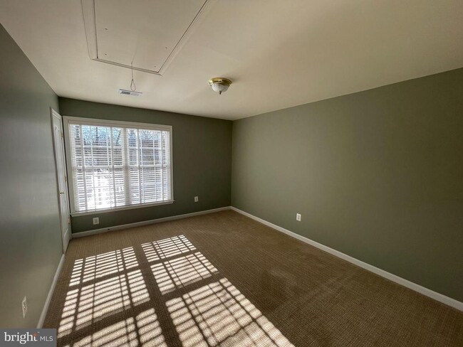 Building Photo - 21330 Meadow Field Ct