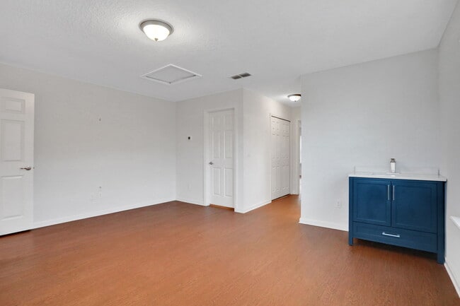 Building Photo - 944 Laurel Valley Dr