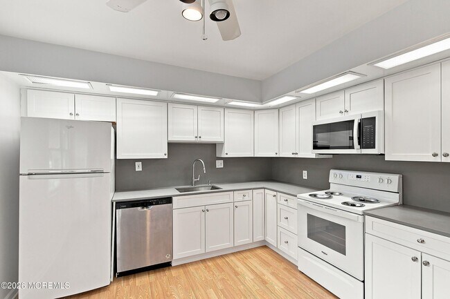 Building Photo - 1334 Sabrina Ct