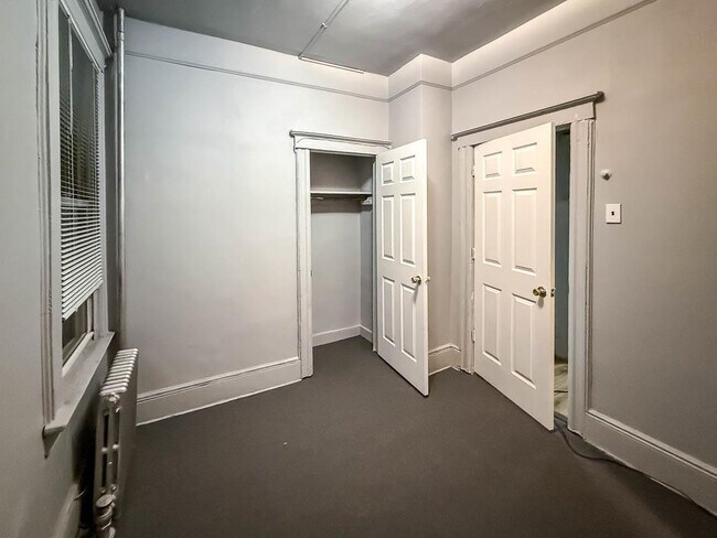 Building Photo - 57 Roosevelt Ave