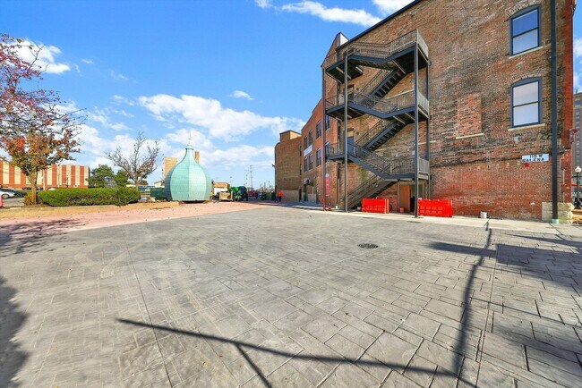 Building Photo - 115 W Galena Blvd