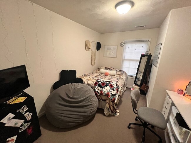 Building Photo - Radford, 3 BR / 1.5 BA, Available for the fall term