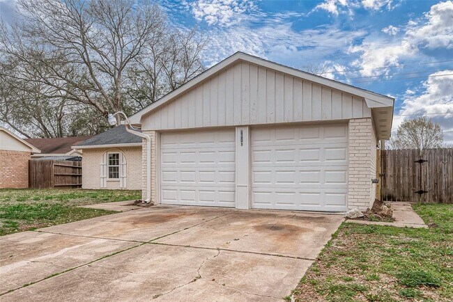 Building Photo - 1615 Millbury Dr