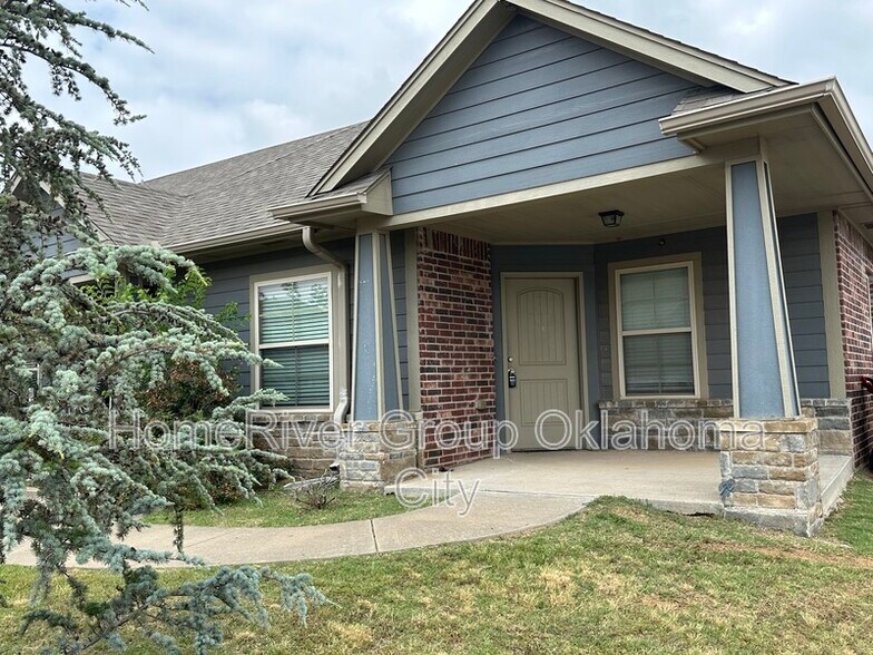 Building Photo - 905 SW 92nd St
