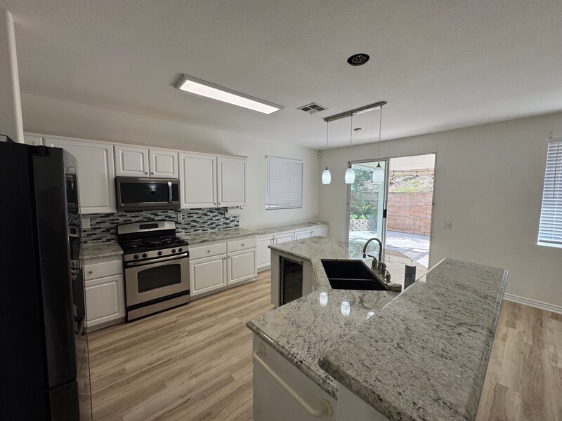 Building Photo - 10129 Delcresta Dr