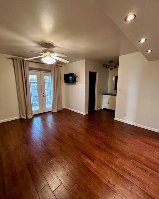 Building Photo - 2619 E Windsor Ave