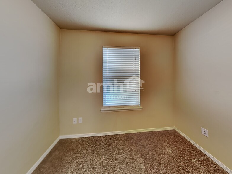 Building Photo - 211 Parkmont Way