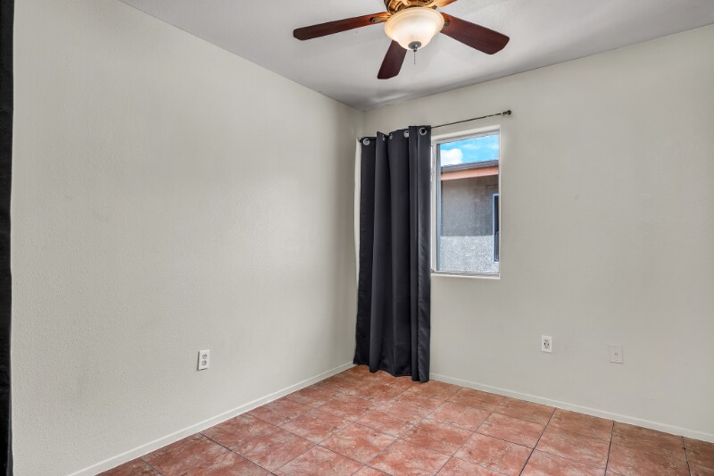 Building Photo - 5231 Huntington Dr