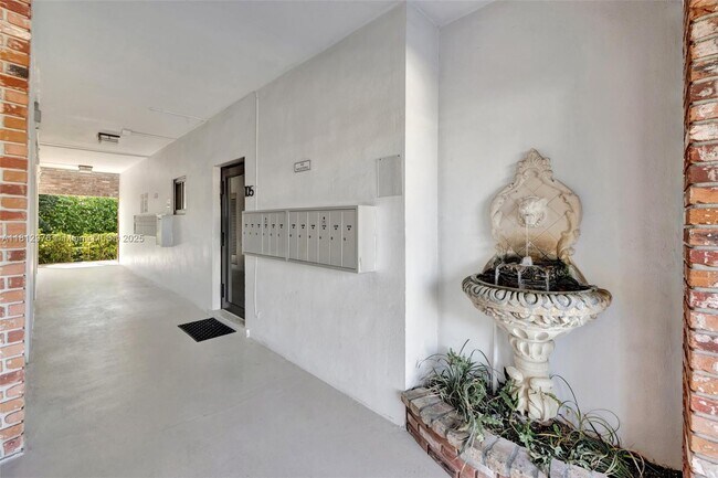 Building Photo - 2190 NE 51st Ct