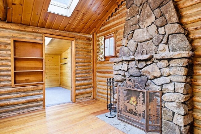Building Photo - 2299 S Beaver Creek Rd