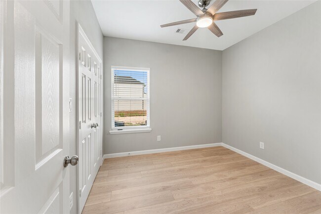 Building Photo - 5125 Jezebel St