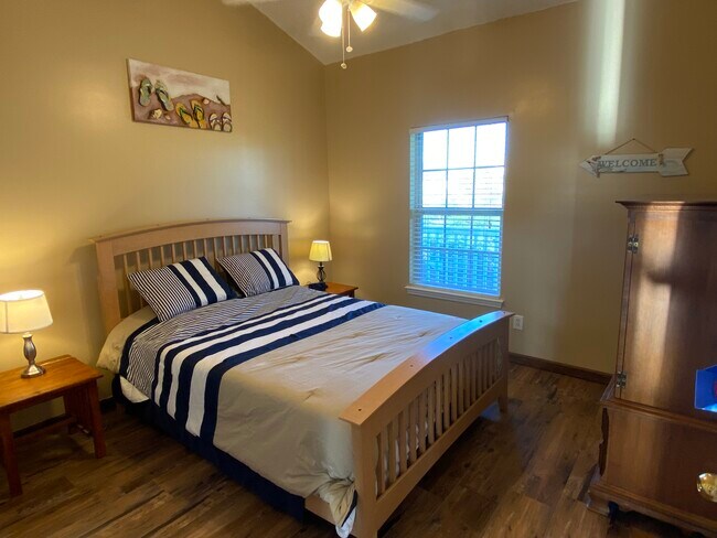 Building Photo - 3947 Gladiola Ct