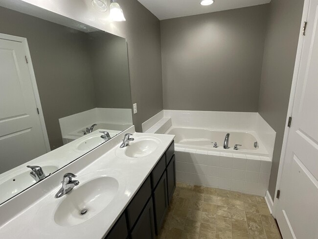 Building Photo - 262 Garrison Way