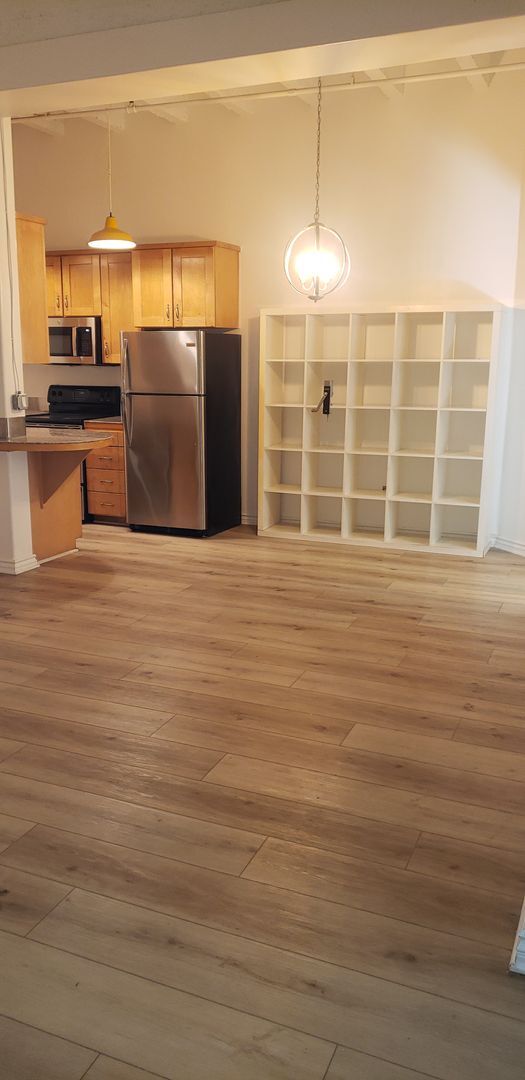 Building Photo - Awesome 1 Bedroom 1 bath unit Downtown LA
