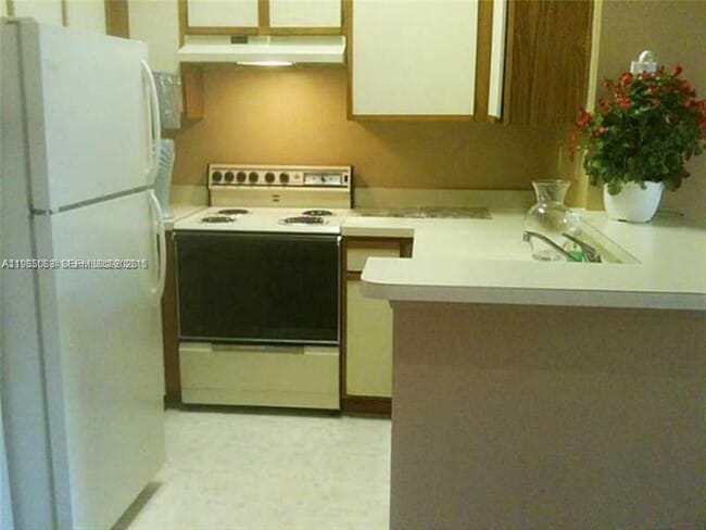 Building Photo - 651 Lyons Rd