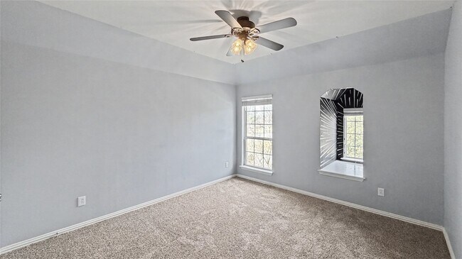 Building Photo - 2704 Evening Mist Dr