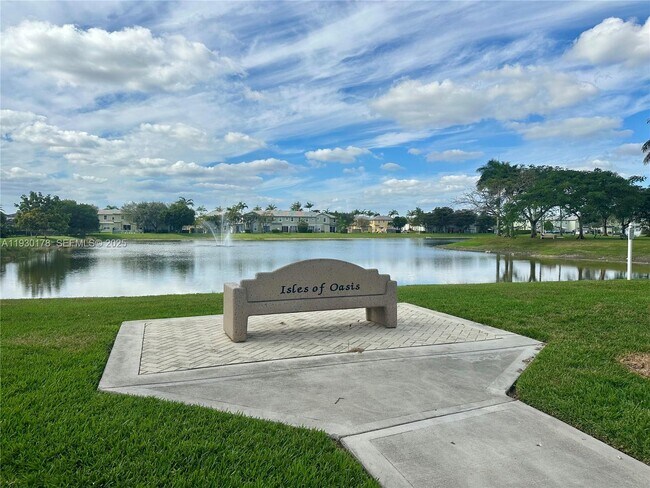 Building Photo - 2933 SE 2nd Dr