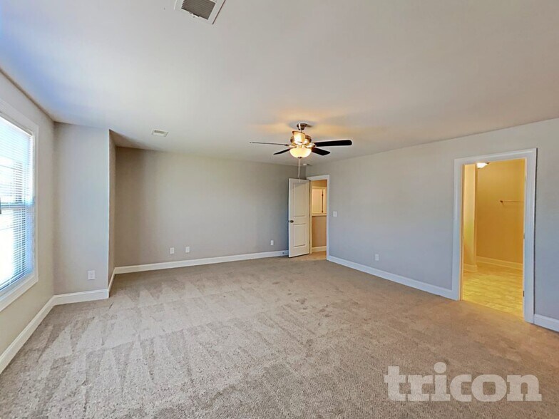 Building Photo - 1100 Silver Farm Rd