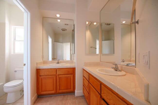 Building Photo - 26148 Legends Ct