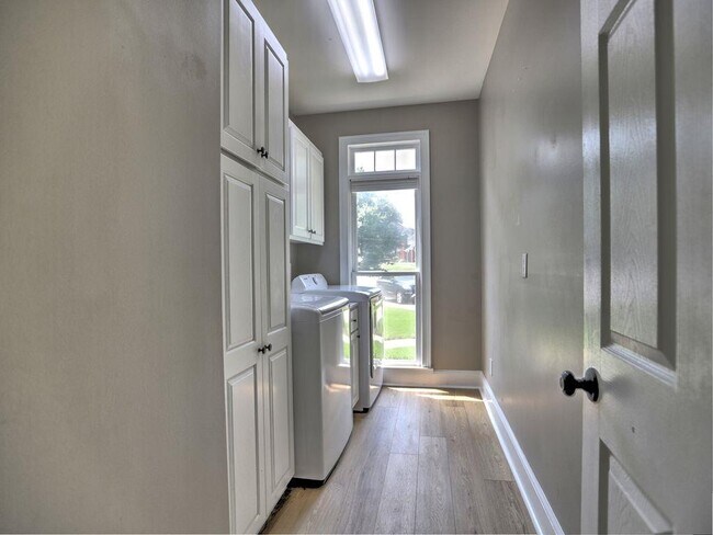 Building Photo - 3237 Waldwick Way SE
