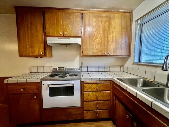 Building Photo - 651 Belladonna Ct