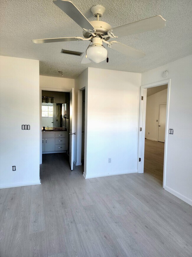 Building Photo - 8437 SW 90th St