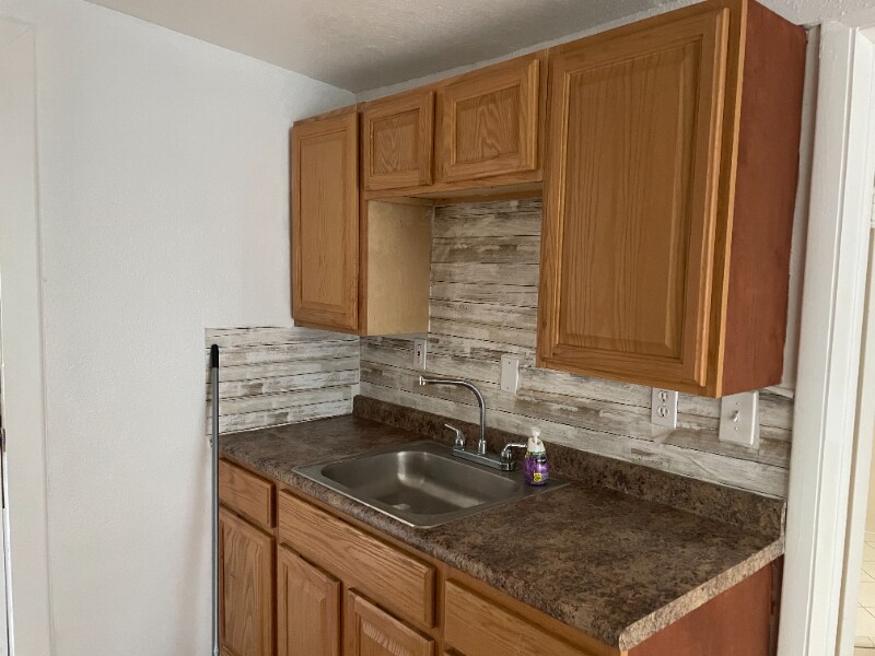 Building Photo - 5767 Lakeville Rd